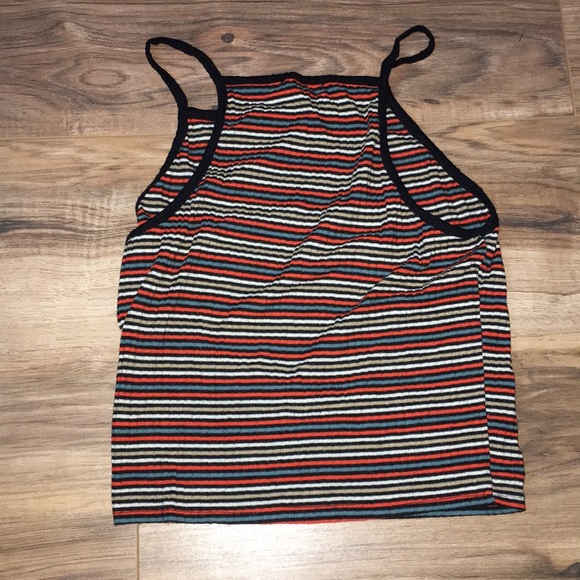 Crop-top! - Picture 2 of 2